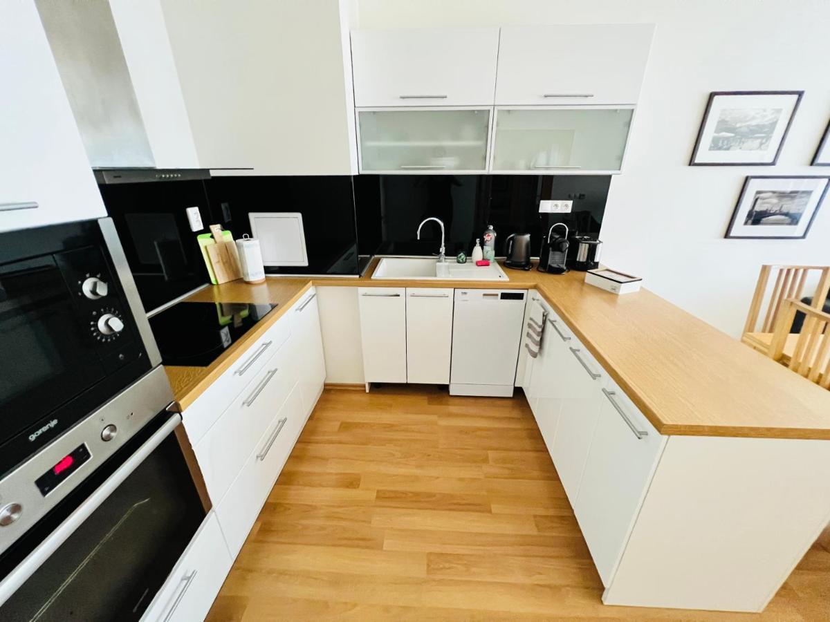 Bl City View Apartment, 24Hr Self Check-In, Free Private Parking, Panoramic View From Balcony, 5-Minute Walk To City Centre 반스카비스트리카 외부 사진