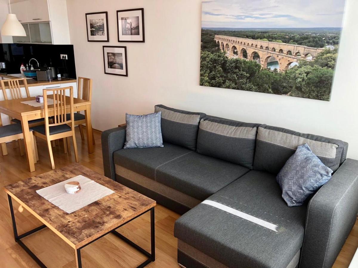 Bl City View Apartment, 24Hr Self Check-In, Free Private Parking, Panoramic View From Balcony, 5-Minute Walk To City Centre 반스카비스트리카 외부 사진